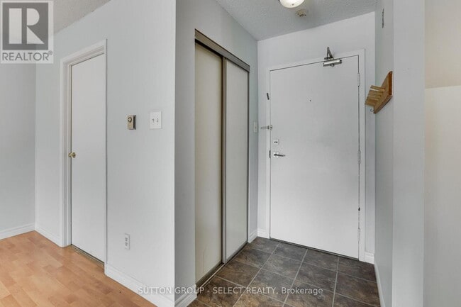 Building Photo - 15 Jacksway Crescent