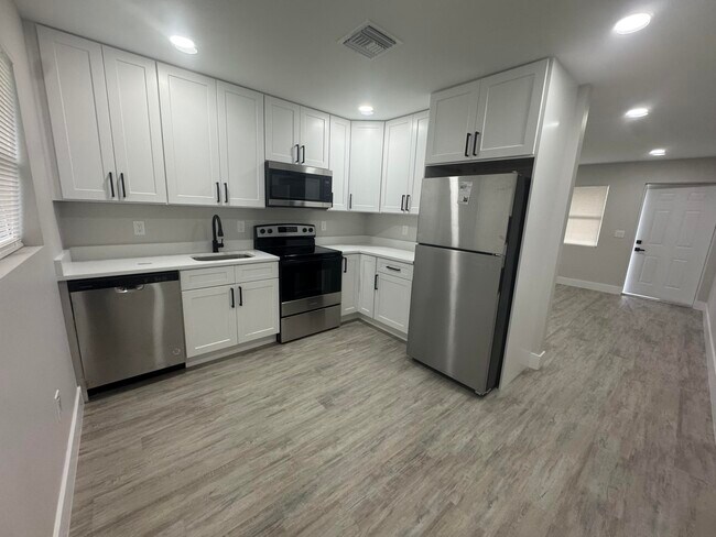 Building Photo - 2590 Hayden Dr