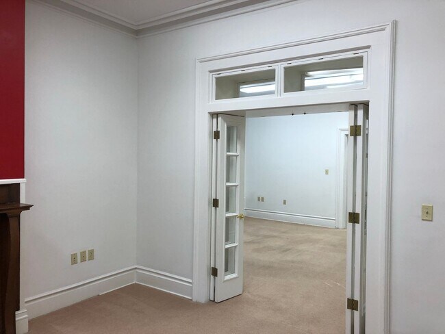 Building Photo - Spacious Office Available!