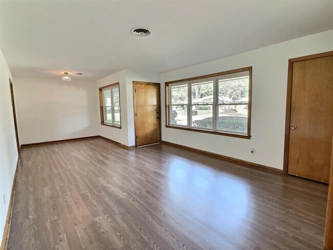 Foto del edificio - 4715 Libbey Dr