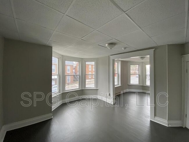 Building Photo - 208 W Main St