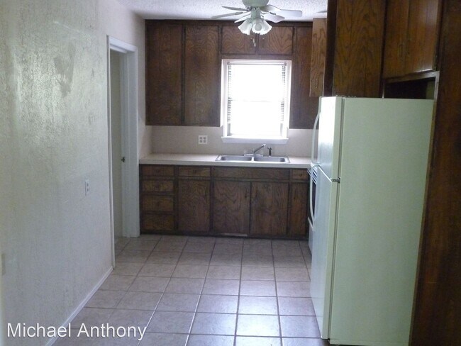 Building Photo - 2 br, 1 bath House - 701 NW 22nd St.