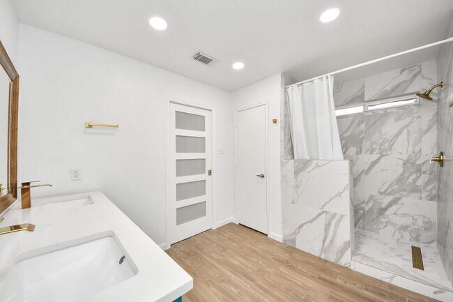 Foto del edificio - 3815 Pebble Garden Ln