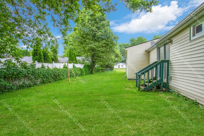 Building Photo - 6229 Crabtree Ln