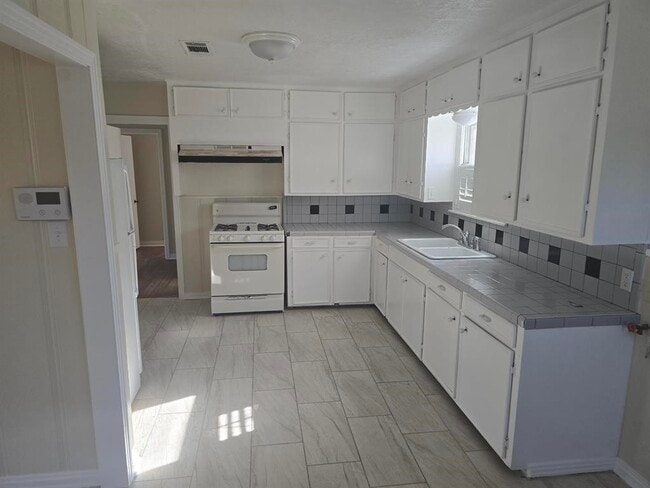 Building Photo - 1795 Euclid St