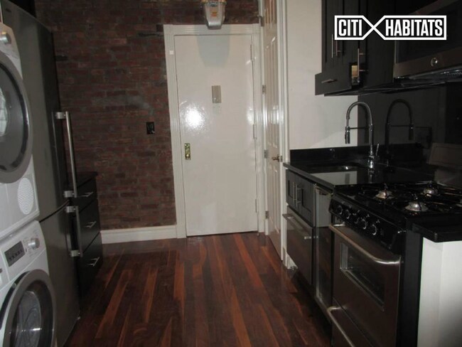 Building Photo - 219 Mulberry St