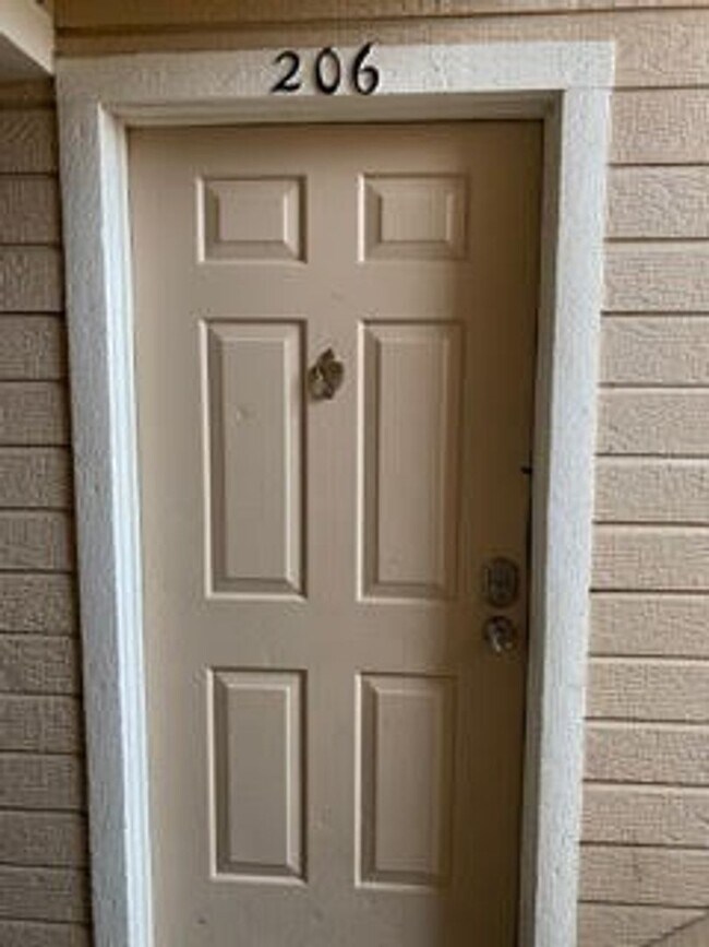 Photo - 2nd Floor 1bed/1bath with Laundry and Parking! Apartment