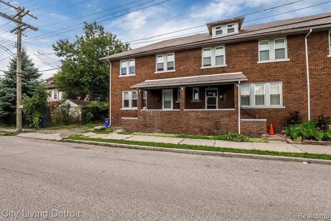 Building Photo - 362 Belmont St