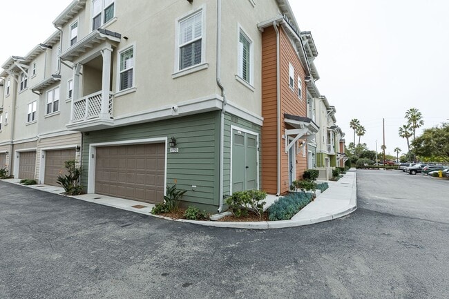 Foto del edificio - 2 Bedroom 2.5 Bath Townhome near Seabridge...