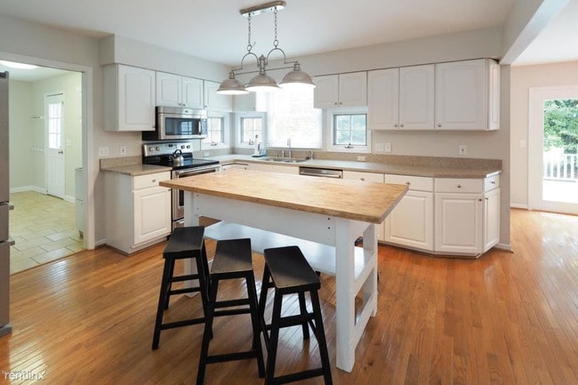 Building Photo - 4 br, 3.5 bath House - 7572 Dunross Dr