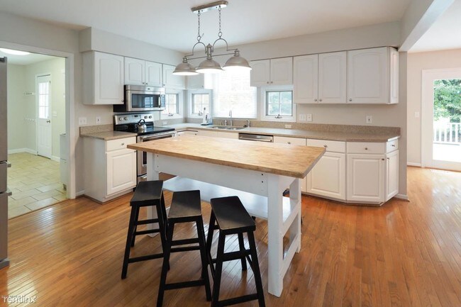 Foto del edificio - 4 br, 3.5 bath House - 7572 Dunross Dr