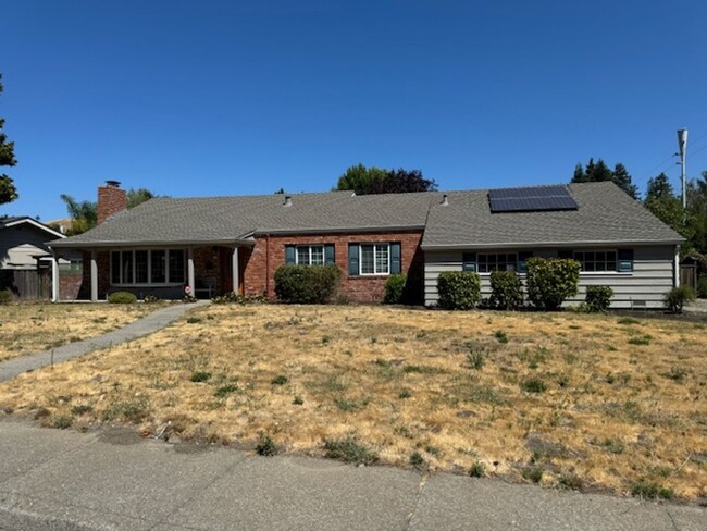 Building Photo - Spacious single level home in Moraga-Premi...