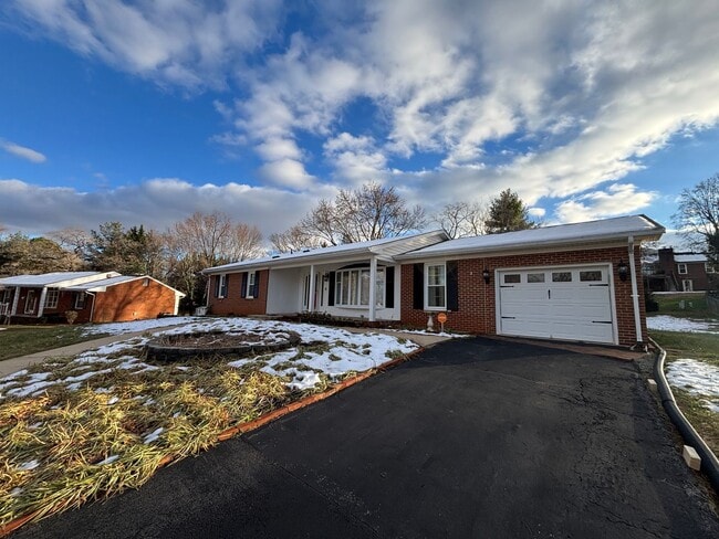 Foto del edificio - 136 Grimes St