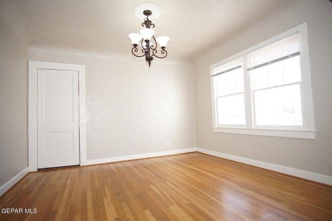 Foto del edificio - 4424 Cambridge Ave