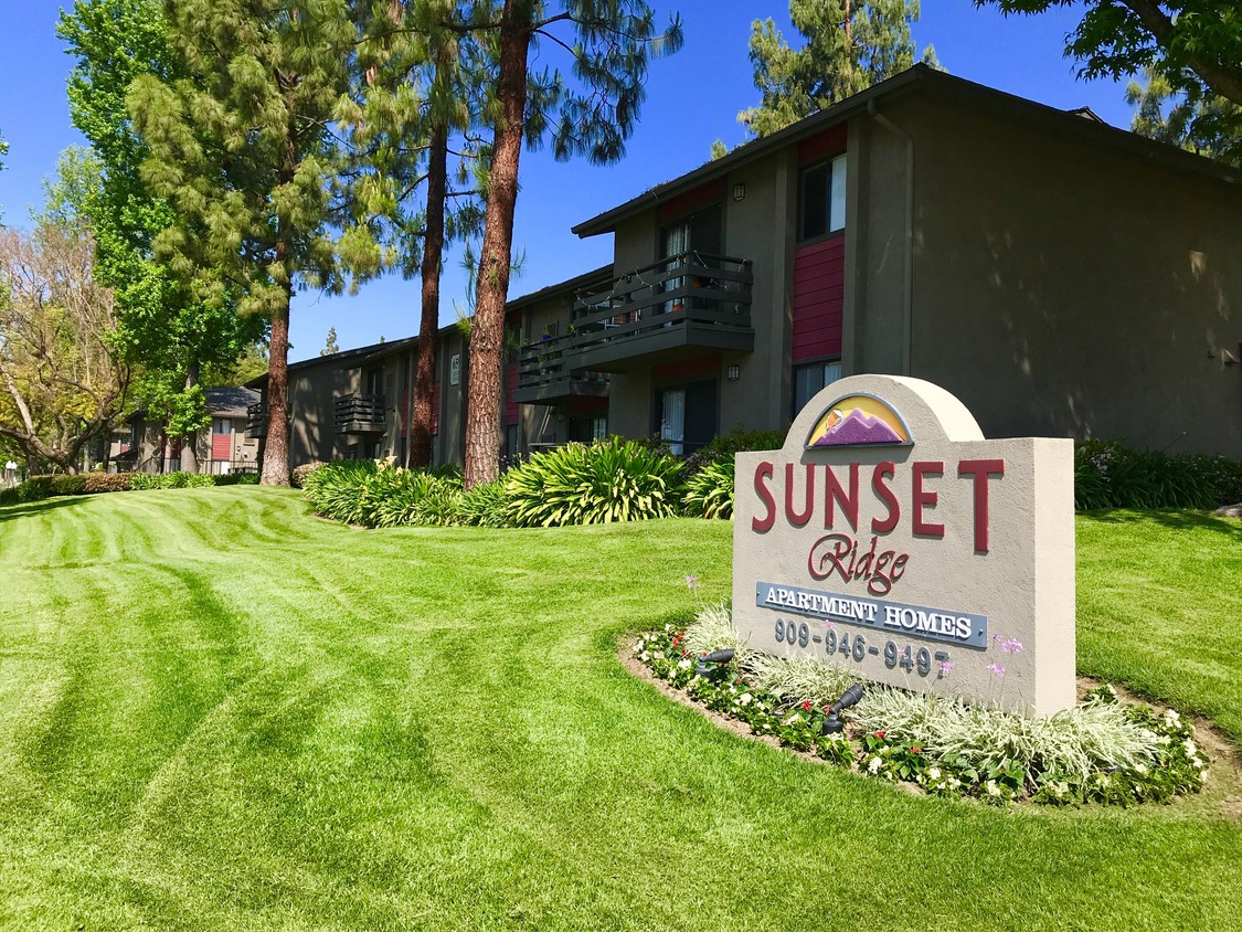 ¡Espacio verde - Sunset Ridge Apartments