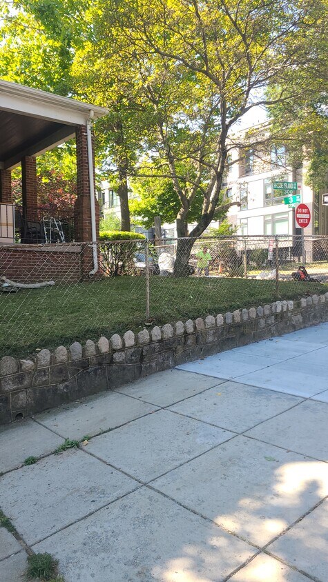 Foto del edificio - 2131 3rd St NE