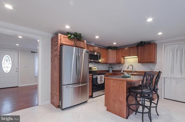 Building Photo - 229 Birch Dr