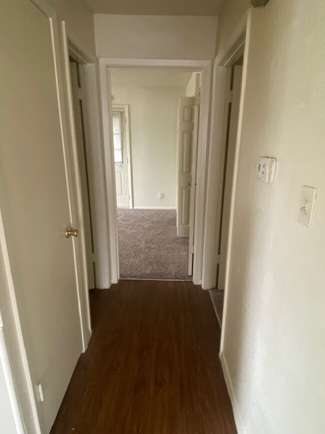 Building Photo - 2 bedroom 2 bathroom apartment by TWU