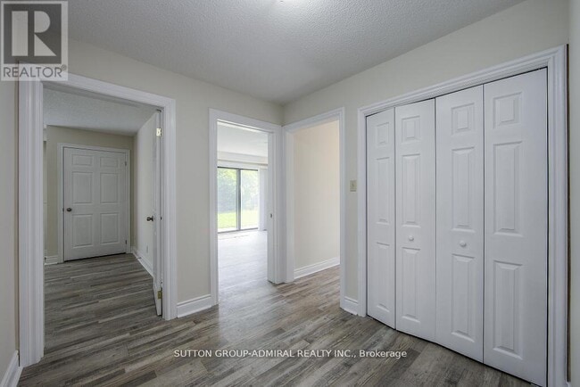 Building Photo - 7887 Dufferin St