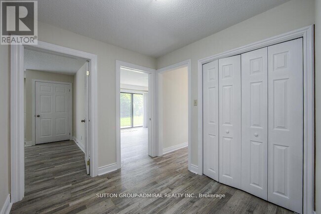 Photo du bâtiment - 7887 Dufferin St