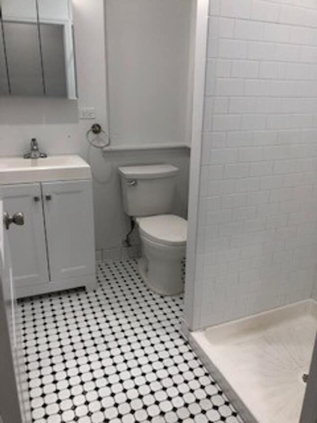 Foto del edificio - 512 E 188th St
