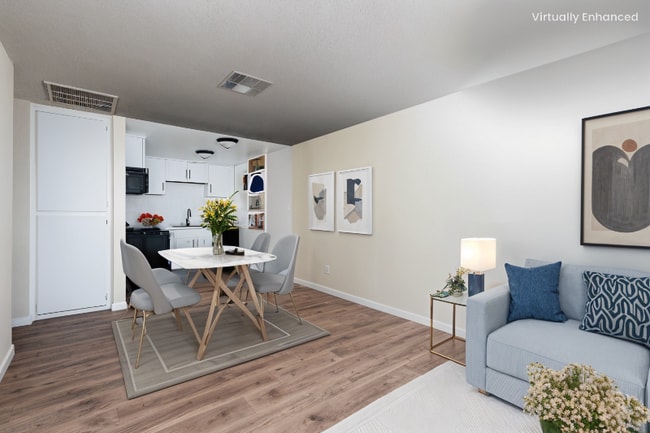 Building Photo - 526 Greystone Ln