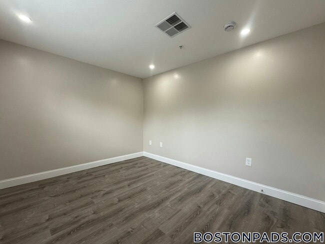 Building Photo - 23 Kenmar Dr