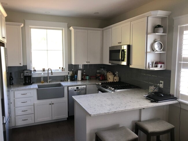 Building Photo - 7 Anemone Mews