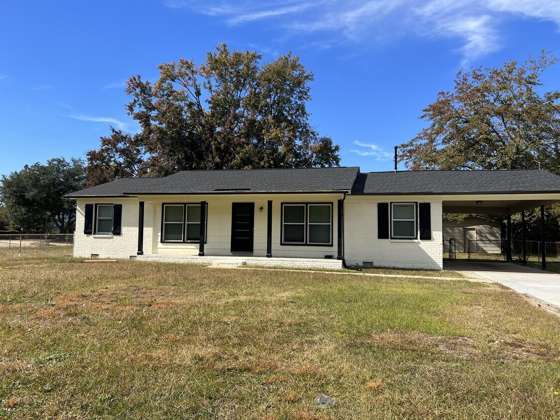 1116 Strickland Bridge Rd, Fayetteville, NC 28304 House Rental in