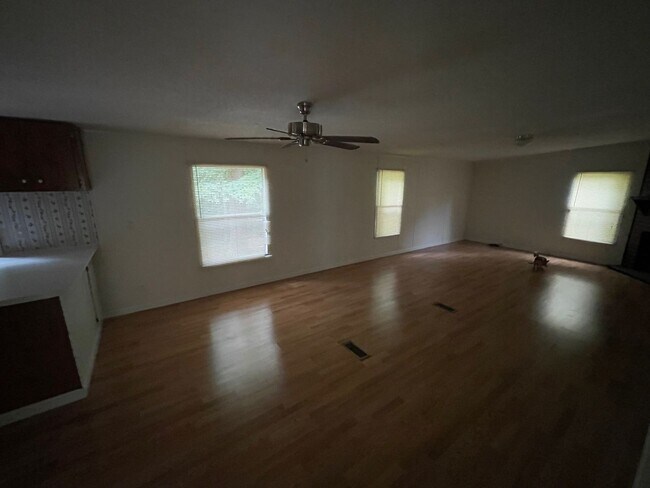 Foto del edificio - 115 Tumlin Creek Rd