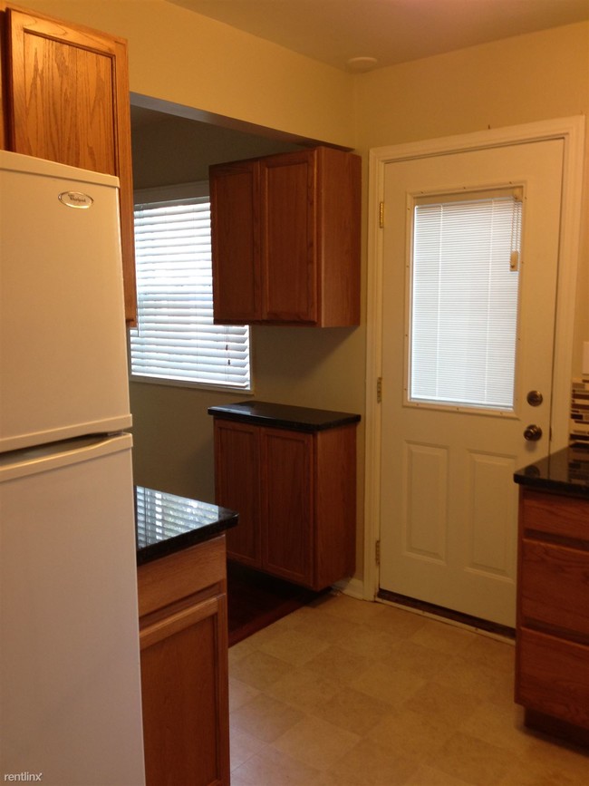 Building Photo - 2 br, 1 bath Condo - Brownstones Condominiums