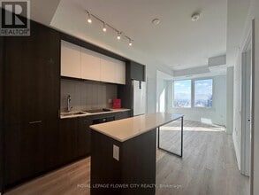 Building Photo - 395 Square One Dr