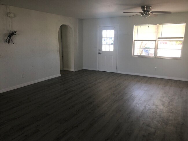 Building Photo - Tudor Dr Duplex
