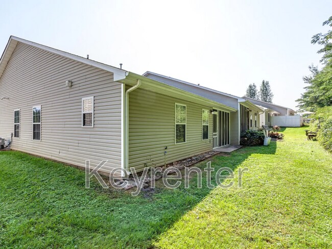 Foto del edificio - 947 Spring Park Rd