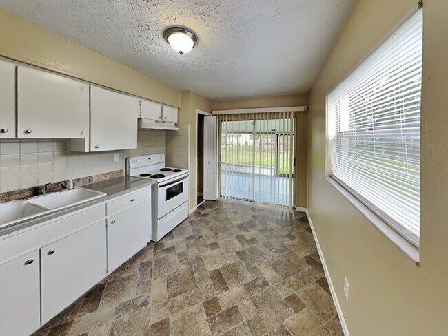 Building Photo - MOVE IN SPECIAL!!! 3/2 Home