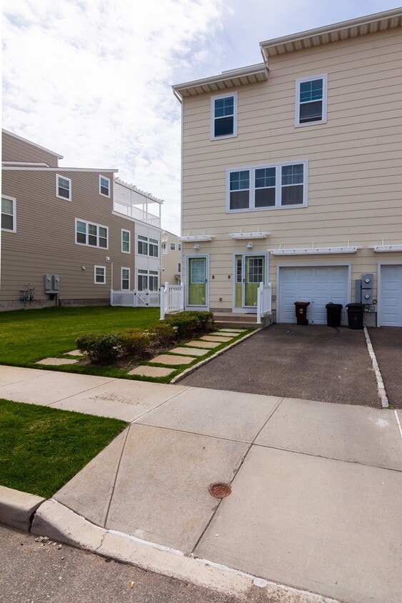 169 Beach 62nd St, Arverne, NY 11692 Townhome Rentals in Arverne NY