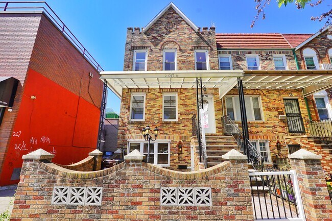 Building Photo - 2076 Coyle St