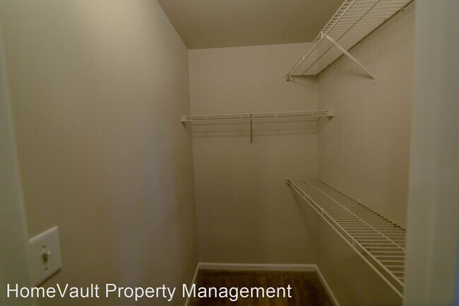 Building Photo - 9811 Campus Walk Ln