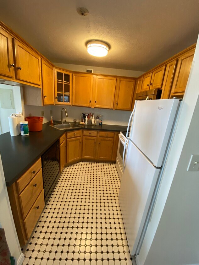 Primary Photo - 77 Adams St