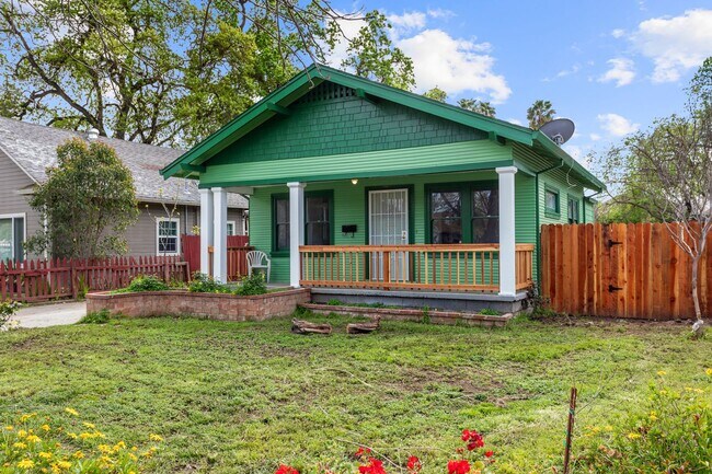 Building Photo - Gorgeous Remodeled Home!