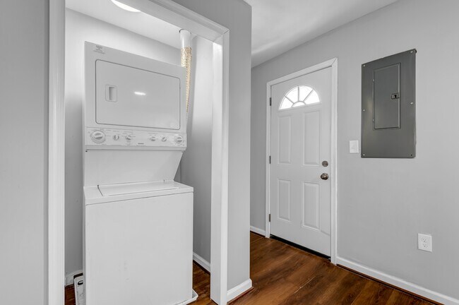 Building Photo - 2103 Chelsea Terrace