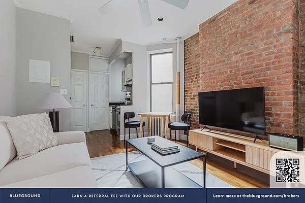 Building Photo - 246 Mott St