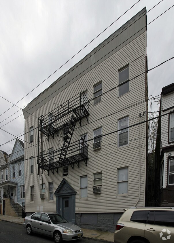 Building Photo - 143 Dekalb Ave