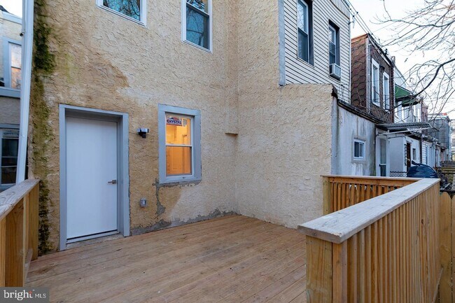 Building Photo - 615 S 55th St