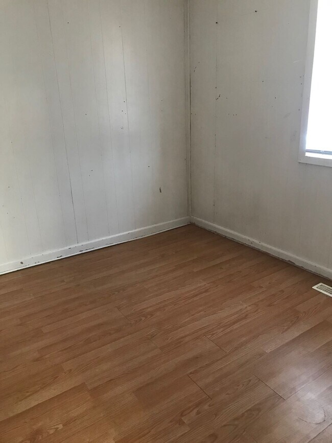 Photo du bâtiment - 1 Bed 1 Bath Unit in Sylvan Lake, AB