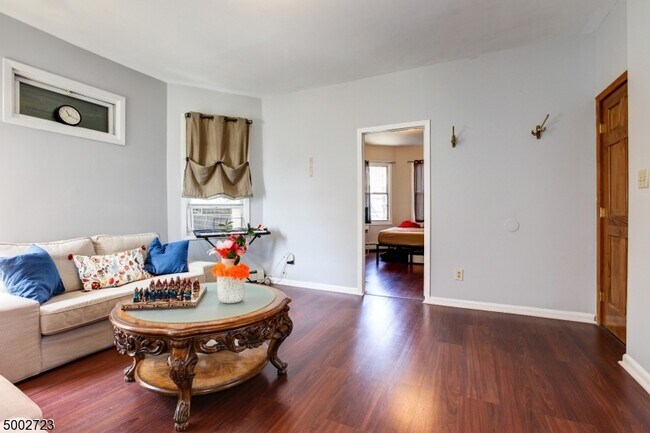 Foto del edificio - 711 Clifton Ave
