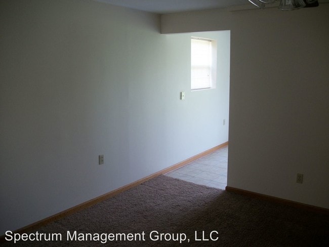 Building Photo - 2 br, 0.5 bath House - 695 Parkway