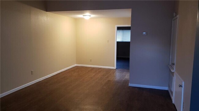 Building Photo - 5729 Crestmore Dr