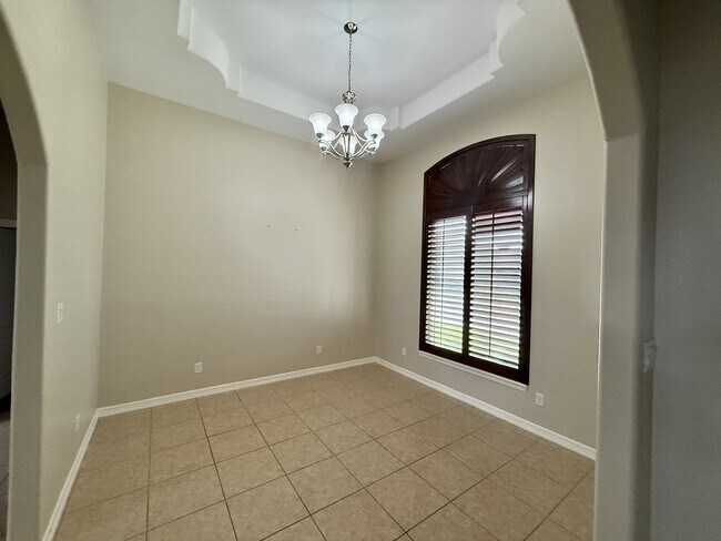 Building Photo - 1200 W Park Dr