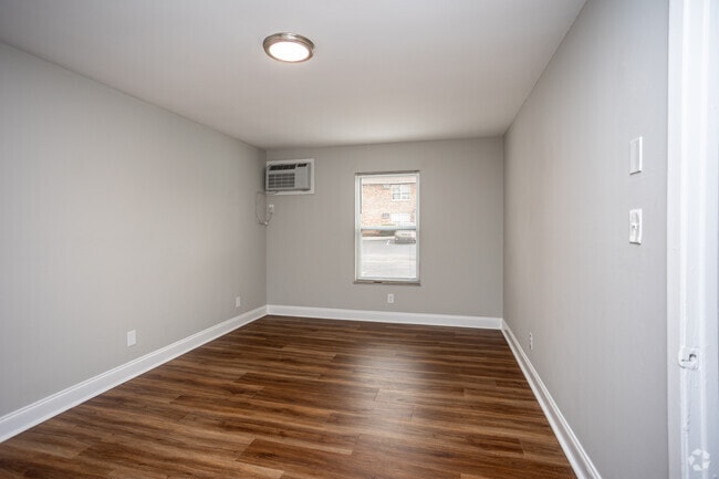 2BR, 1BA - 1,000SF - Primary Bedroom - Creek Ridge Apartments